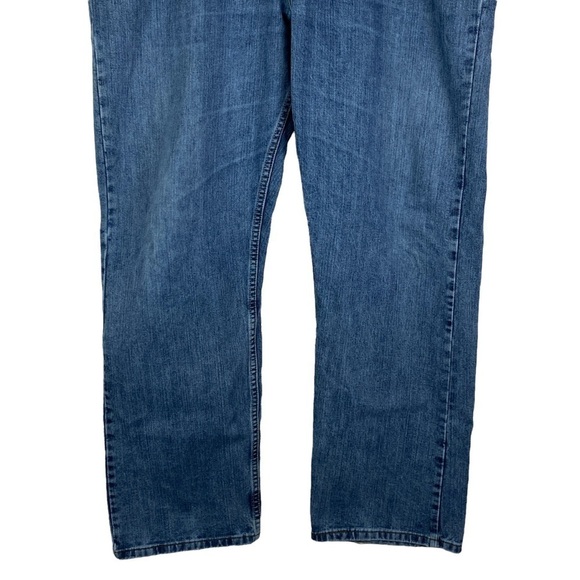 Lee Relaxed Fit Straight Leg Denim Jeans Men's 42 x 32 Medium Blue Frayed Hem - Picture 4 of 9